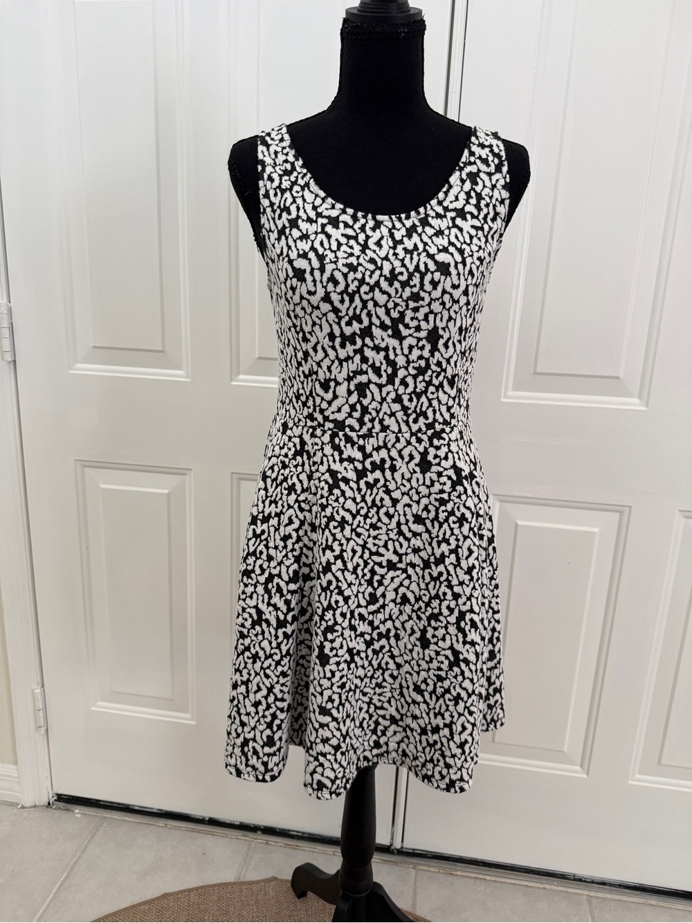 Marilyn Monroe Sleeveless Black & White Printed Fit-and-Flare Dress